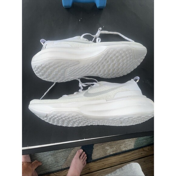 Size 14 Nike ZoomX Invincible 3 White Photon Dust main image 4